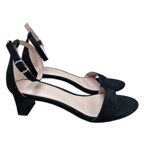 Steve Madden Womens Black Suede Sandals  Size 6 SKU 1641
